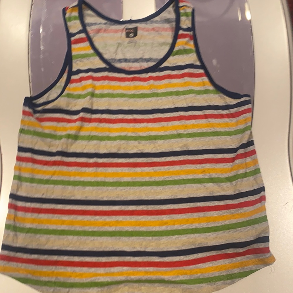 Adorable Sesame Street colored BDG tank 🔥